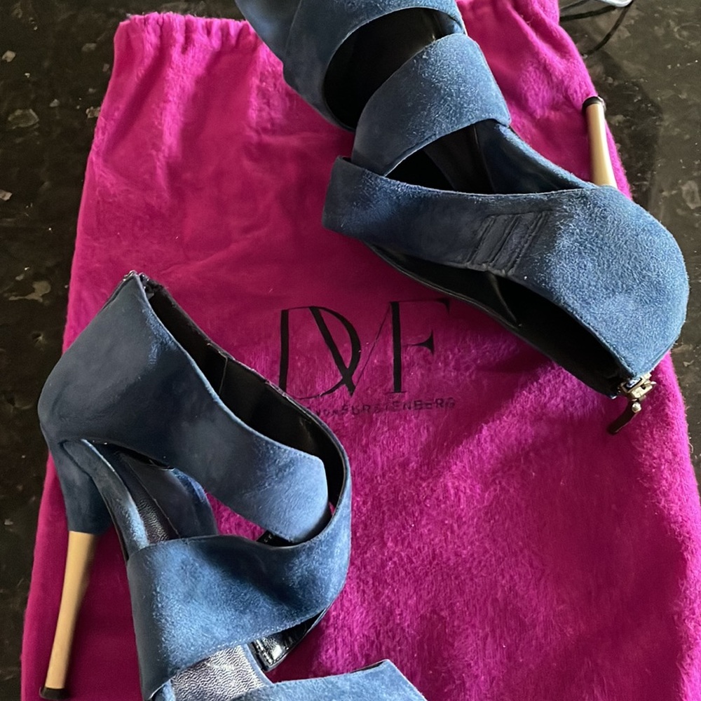 DVF Blue suede stiletto. 7 M. Made in Italy. - Picture 3 of 11
